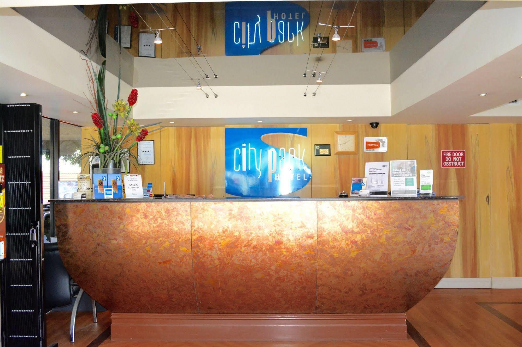 City Park Hotel Мельбурн Экстерьер фото